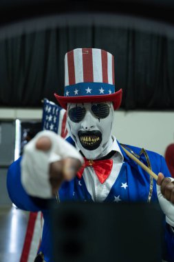 Motor City Comic Con sunuculuğunu Novi, Michigan 'daki Suburban Collection Showplace üstlendi.