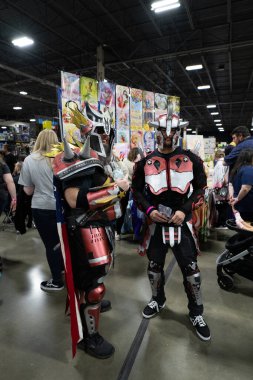 Motor City Comic Con sunuculuğunu Novi, Michigan 'daki Suburban Collection Showplace üstlendi.
