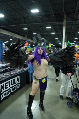 Motor City Comic Con sunuculuğunu Novi, Michigan 'daki Suburban Collection Showplace üstlendi.