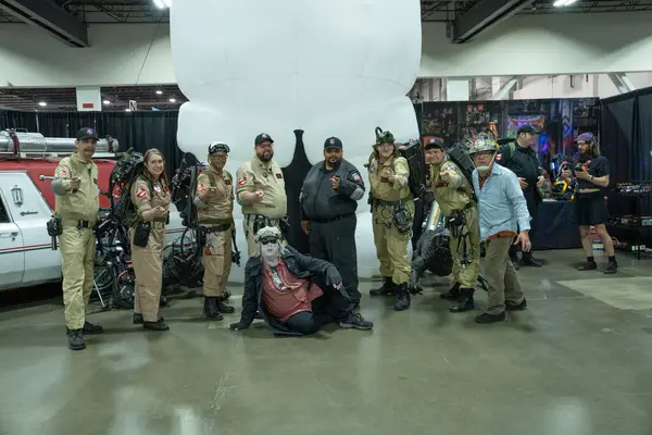 Motor City Comic Con sunuculuğunu Novi, Michigan 'daki Suburban Collection Showplace üstlendi.