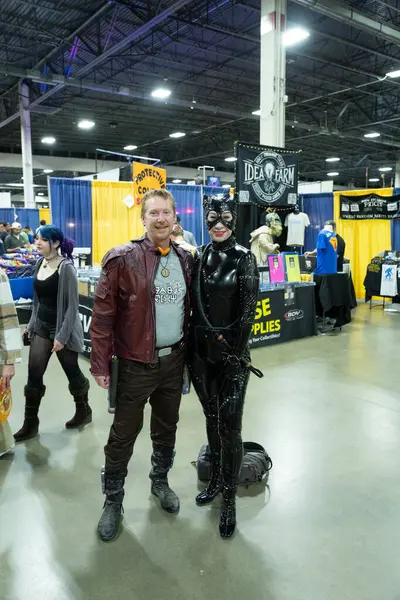 Motor City Comic Con sunuculuğunu Novi, Michigan 'daki Suburban Collection Showplace üstlendi.