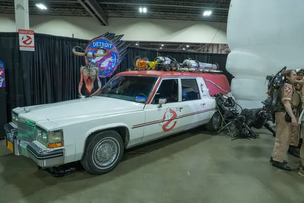 Motor City Comic Con sunuculuğunu Novi, Michigan 'daki Suburban Collection Showplace üstlendi.