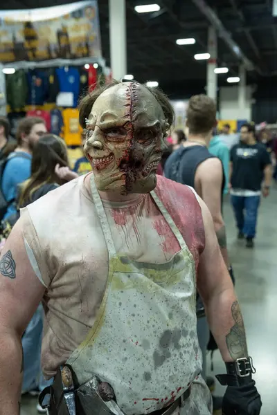 Motor City Comic Con sunuculuğunu Novi, Michigan 'daki Suburban Collection Showplace üstlendi.