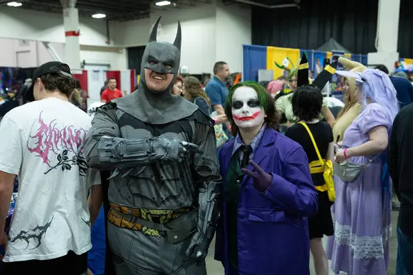 Motor City Comic Con sunuculuğunu Novi, Michigan 'daki Suburban Collection Showplace üstlendi.