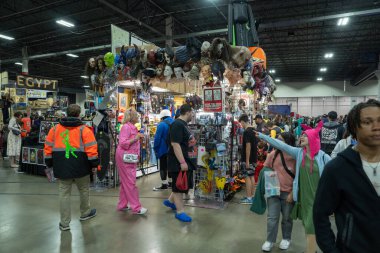 Motor City Comic Con sunuculuğunu Novi, Michigan 'daki Suburban Collection Showplace üstlendi.
