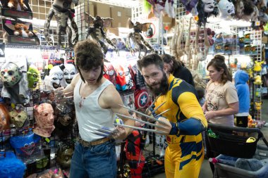 Motor City Comic Con sunuculuğunu Novi, Michigan 'daki Suburban Collection Showplace üstlendi.