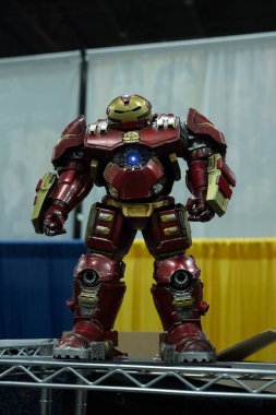 Motor City Comic Con sunuculuğunu Novi, Michigan 'daki Suburban Collection Showplace üstlendi.