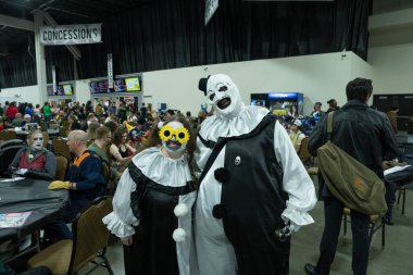 Motor City Comic Con sunuculuğunu Novi, Michigan 'daki Suburban Collection Showplace üstlendi.