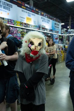 Motor City Comic Con sunuculuğunu Novi, Michigan 'daki Suburban Collection Showplace üstlendi.