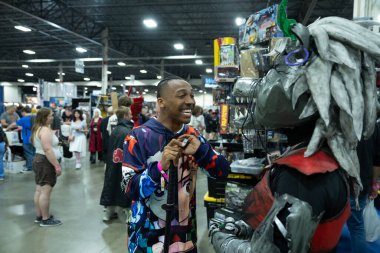 Motor City Comic Con sunuculuğunu Novi, Michigan 'daki Suburban Collection Showplace üstlendi.