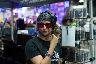 Motor City Comic Con sunuculuğunu Novi, Michigan 'daki Suburban Collection Showplace üstlendi.