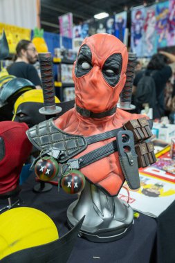 Motor City Comic Con sunuculuğunu Novi, Michigan 'daki Suburban Collection Showplace üstlendi.