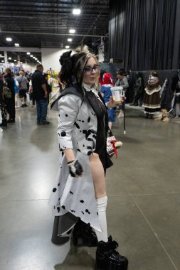 Motor City Comic Con sunuculuğunu Novi, Michigan 'daki Suburban Collection Showplace üstlendi.
