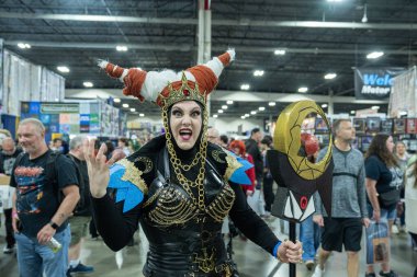 Motor City Comic Con sunuculuğunu Novi, Michigan 'daki Suburban Collection Showplace üstlendi.