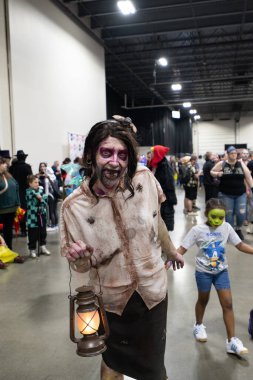 Motor City Comic Con sunuculuğunu Novi, Michigan 'daki Suburban Collection Showplace üstlendi.