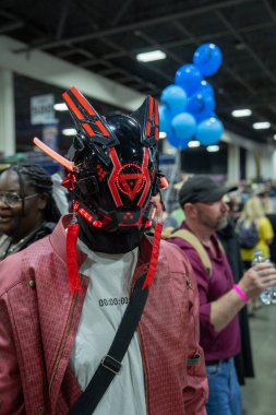 Motor City Comic Con sunuculuğunu Novi, Michigan 'daki Suburban Collection Showplace üstlendi.