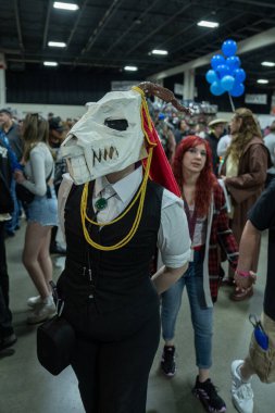 Motor City Comic Con sunuculuğunu Novi, Michigan 'daki Suburban Collection Showplace üstlendi.