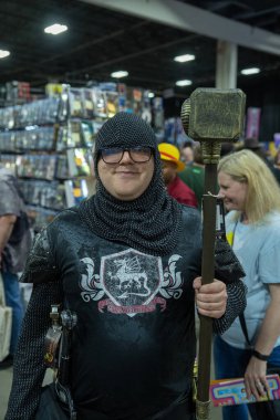 Motor City Comic Con sunuculuğunu Novi, Michigan 'daki Suburban Collection Showplace üstlendi.