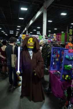 Motor City Comic Con sunuculuğunu Novi, Michigan 'daki Suburban Collection Showplace üstlendi.