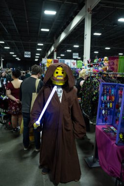 Motor City Comic Con sunuculuğunu Novi, Michigan 'daki Suburban Collection Showplace üstlendi.