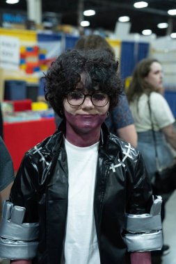 Motor City Comic Con sunuculuğunu Novi, Michigan 'daki Suburban Collection Showplace üstlendi.