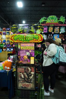 Motor City Comic Con sunuculuğunu Novi, Michigan 'daki Suburban Collection Showplace üstlendi.