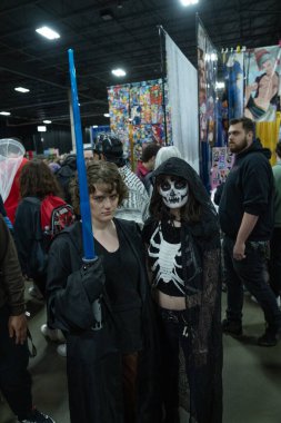 Motor City Comic Con sunuculuğunu Novi, Michigan 'daki Suburban Collection Showplace üstlendi.