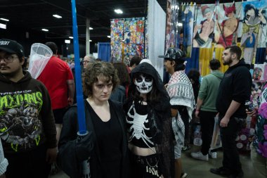 Motor City Comic Con sunuculuğunu Novi, Michigan 'daki Suburban Collection Showplace üstlendi.