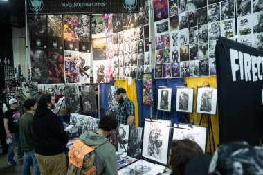 Motor City Comic Con sunuculuğunu Novi, Michigan 'daki Suburban Collection Showplace üstlendi.
