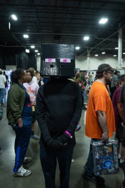 Motor City Comic Con sunuculuğunu Novi, Michigan 'daki Suburban Collection Showplace üstlendi.