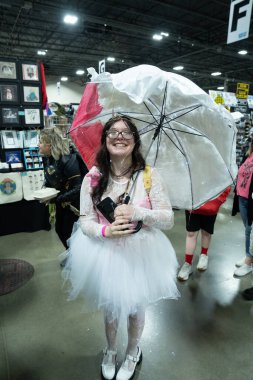 Motor City Comic Con sunuculuğunu Novi, Michigan 'daki Suburban Collection Showplace üstlendi.