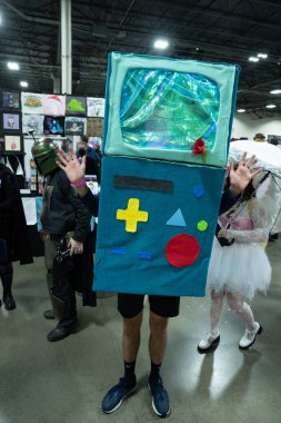 Motor City Comic Con sunuculuğunu Novi, Michigan 'daki Suburban Collection Showplace üstlendi.