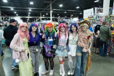 Motor City Comic Con sunuculuğunu Novi, Michigan 'daki Suburban Collection Showplace üstlendi.