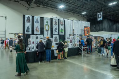 Motor City Comic Con sunuculuğunu Novi, Michigan 'daki Suburban Collection Showplace üstlendi.