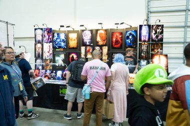 Motor City Comic Con sunuculuğunu Novi, Michigan 'daki Suburban Collection Showplace üstlendi.