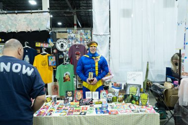 Motor City Comic Con sunuculuğunu Novi, Michigan 'daki Suburban Collection Showplace üstlendi.