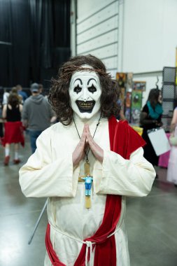 Motor City Comic Con sunuculuğunu Novi, Michigan 'daki Suburban Collection Showplace üstlendi.