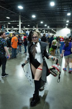 Motor City Comic Con sunuculuğunu Novi, Michigan 'daki Suburban Collection Showplace üstlendi.