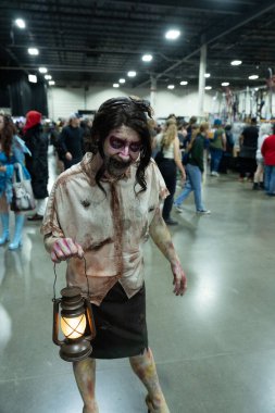 Motor City Comic Con sunuculuğunu Novi, Michigan 'daki Suburban Collection Showplace üstlendi.