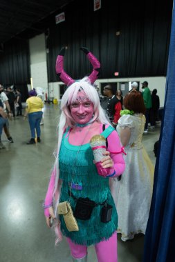 Motor City Comic Con sunuculuğunu Novi, Michigan 'daki Suburban Collection Showplace üstlendi.