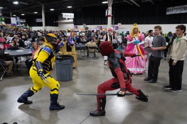 Motor City Comic Con sunuculuğunu Novi, Michigan 'daki Suburban Collection Showplace üstlendi.