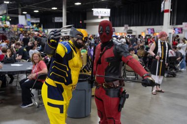 Motor City Comic Con sunuculuğunu Novi, Michigan 'daki Suburban Collection Showplace üstlendi.