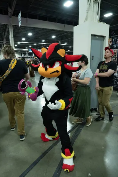 Motor City Comic Con sunuculuğunu Novi, Michigan 'daki Suburban Collection Showplace üstlendi.