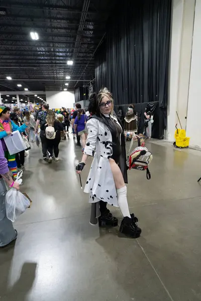 Motor City Comic Con sunuculuğunu Novi, Michigan 'daki Suburban Collection Showplace üstlendi.