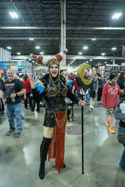 Motor City Comic Con sunuculuğunu Novi, Michigan 'daki Suburban Collection Showplace üstlendi.