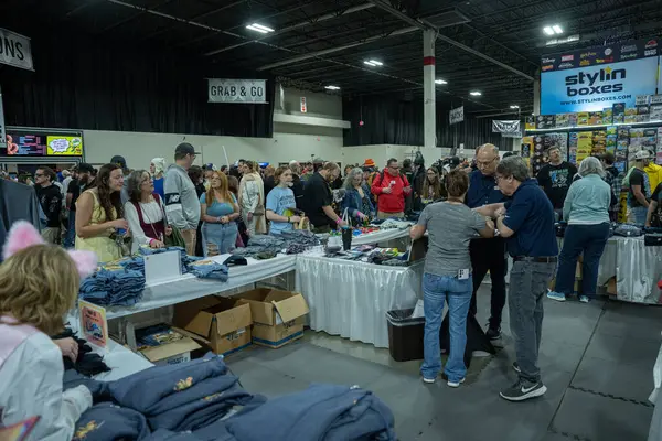 Motor City Comic Con sunuculuğunu Novi, Michigan 'daki Suburban Collection Showplace üstlendi.