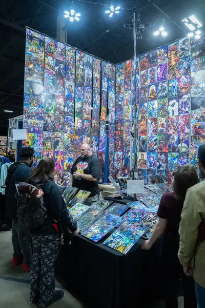 Motor City Comic Con sunuculuğunu Novi, Michigan 'daki Suburban Collection Showplace üstlendi.
