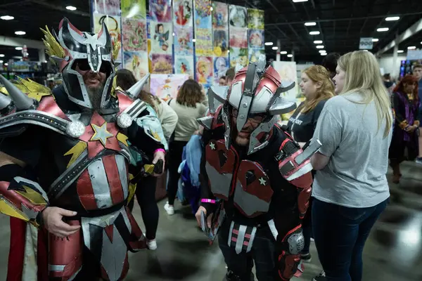 Motor City Comic Con sunuculuğunu Novi, Michigan 'daki Suburban Collection Showplace üstlendi.