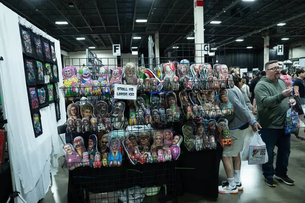 Motor City Comic Con sunuculuğunu Novi, Michigan 'daki Suburban Collection Showplace üstlendi.