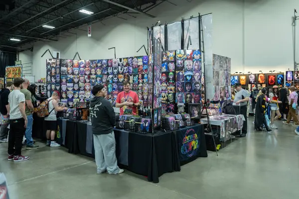 Motor City Comic Con sunuculuğunu Novi, Michigan 'daki Suburban Collection Showplace üstlendi.